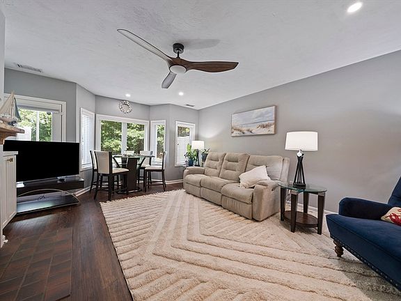 4th image of 84 Westcliff Dr