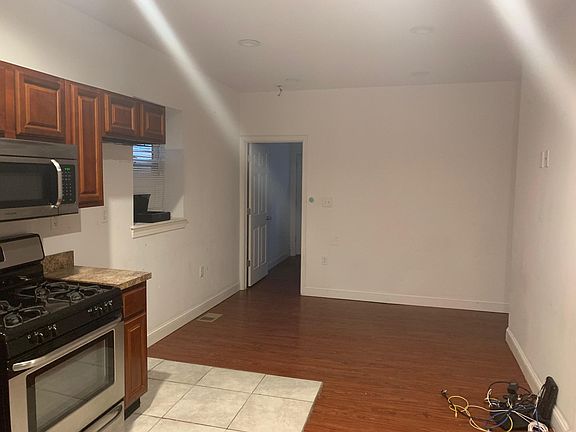 5th image of 612 N 32nd St APT 1