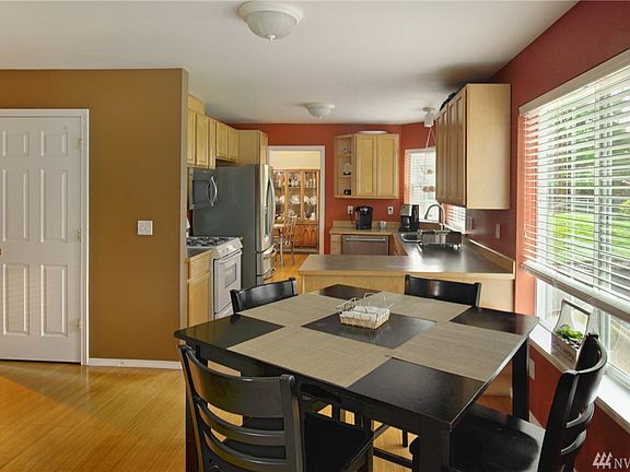 4th image of 3761 NE Campus Ln