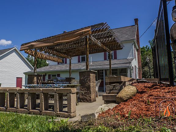 3rd image of 352 Glen Dr