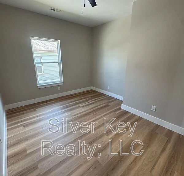 924 Stratford Ave — Photo 18