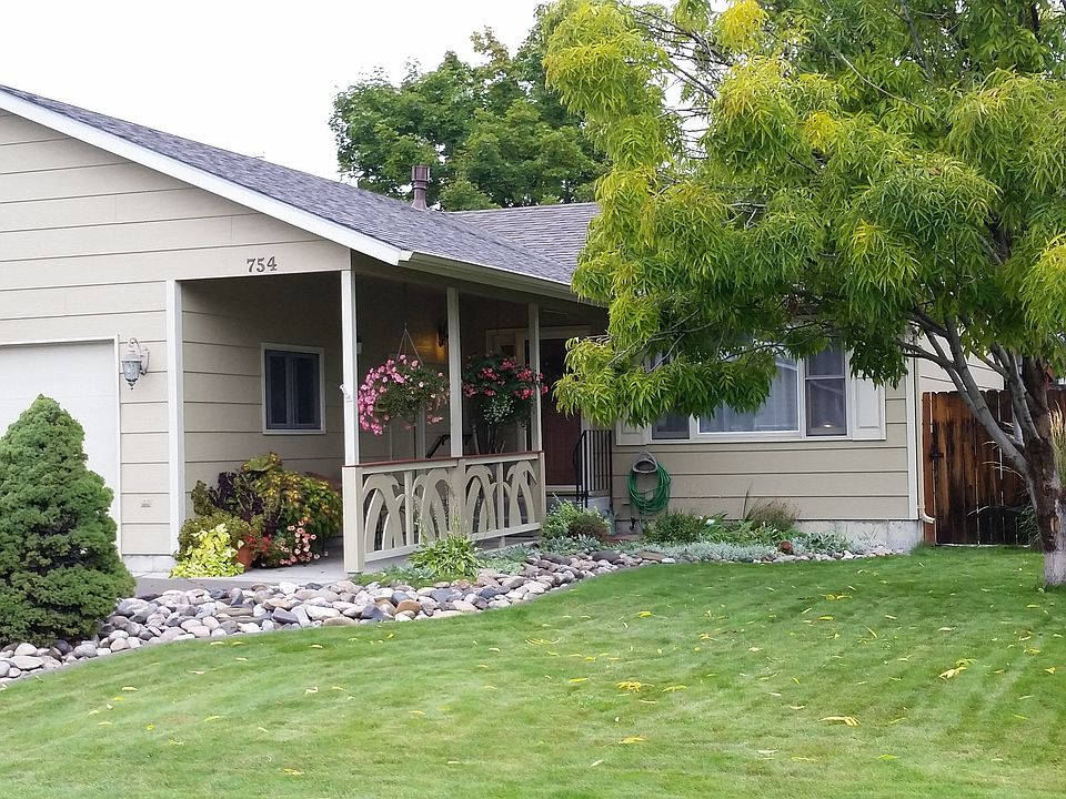 Tons of curb appeal!  
