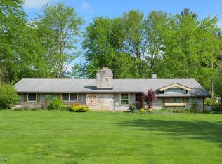 31 Gardenpark Dr, Chagrin Falls, OH 44022