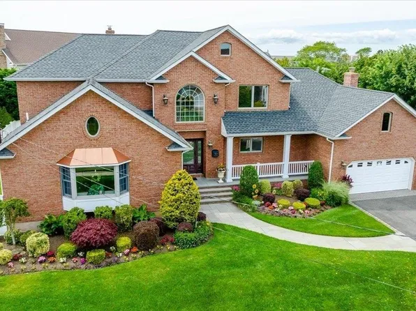 391 Cameo Drive, Massapequa, NY 11758