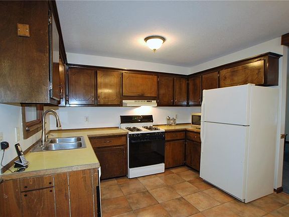 3rd image of 5431 Highland Dr
