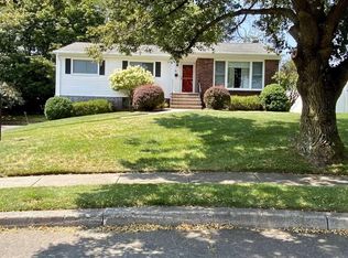 10 Devonshire Rd S, Cedar Grove, NJ 07009
