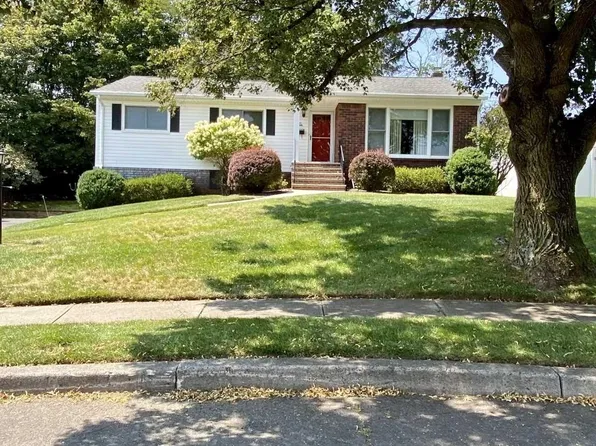 10 Devonshire Rd S, Cedar Grove, NJ 07009