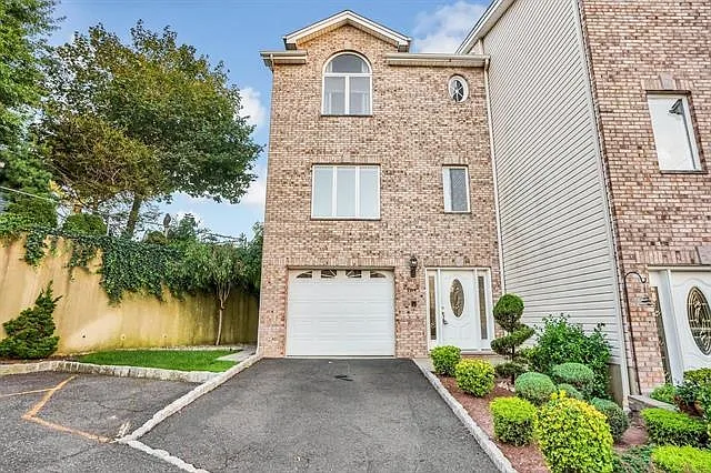 5 Hops Commons Ct — Photo 1