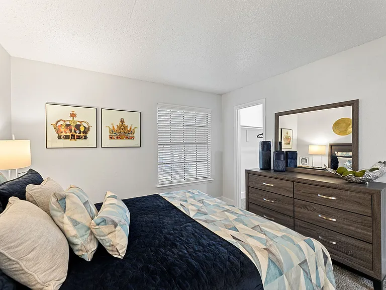 The Admiral Apartments — Photo 7