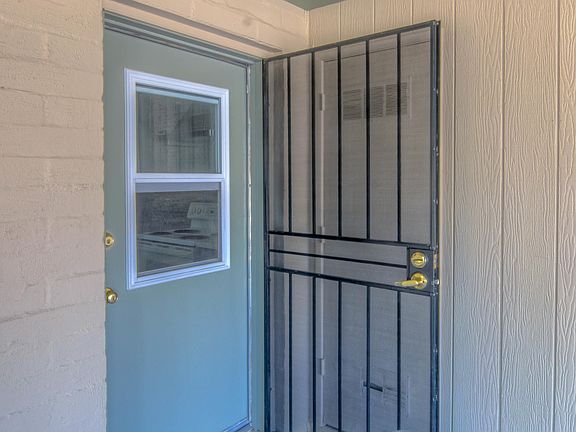 3rd image of 4214 E La Cienega Dr