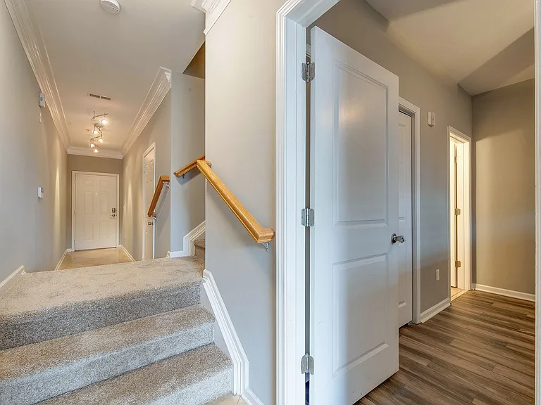 1508 Walnut View Dr — Photo 5