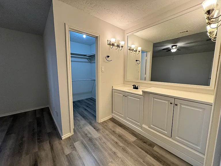 1421 Glyndon Dr — Photo 10