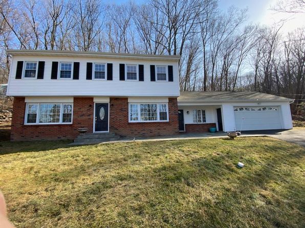 2 Oak Tree Dr