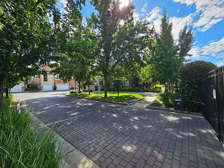 7910 Walerga Rd — Photo 38