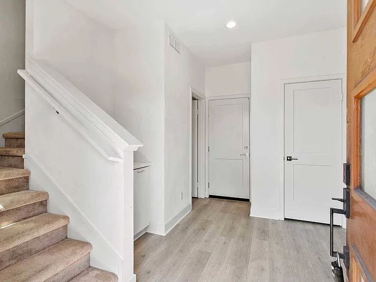 1690 S Lewis St — Photo 21