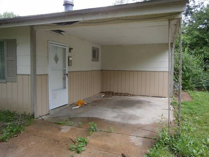 2nd image of 9846 Tanbark Ln