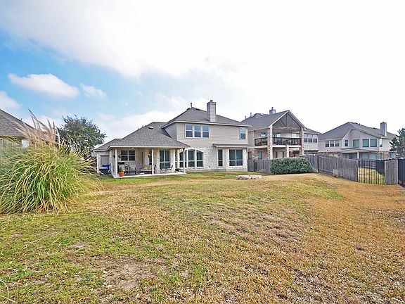 4th image of 907 Canyon Springs Dr