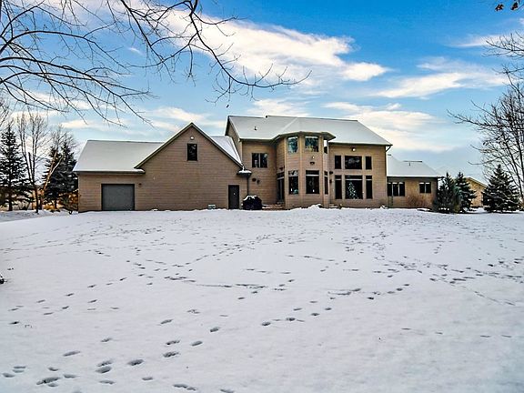 2nd image of 2819 Creekwood Cir