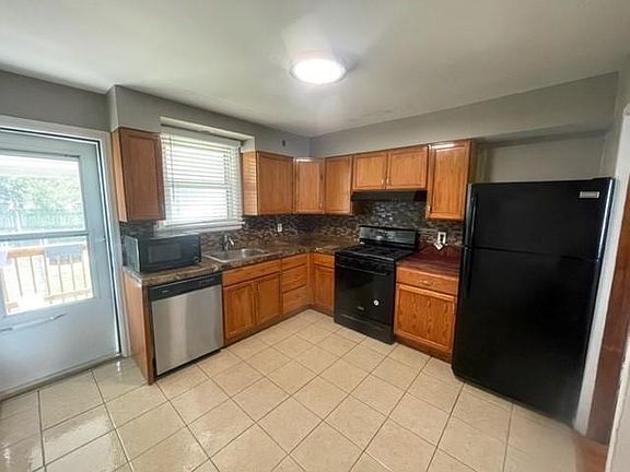 4th image of 5938 Victoria Ave