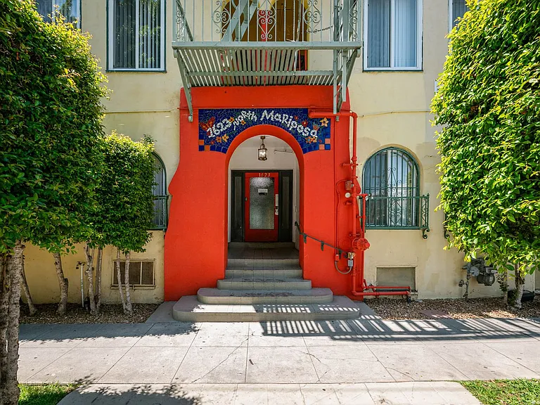 1623 N Mariposa — Photo 41