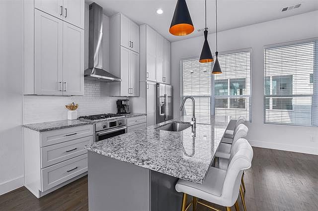 1st image of 5811 Lindell Ave Unit 104