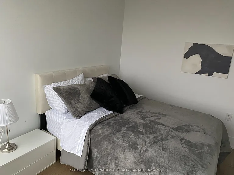 585 Bloor St E #4215 — Photo 13