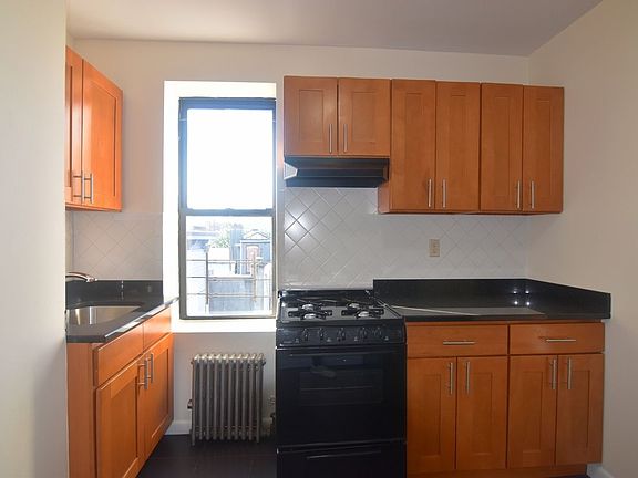 5th image of 680 Manhattan Ave APT 21