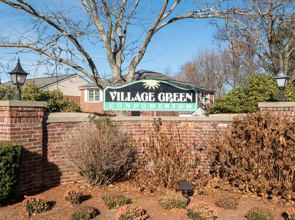 36 Village Green Dr, North Andover, MA 01845
