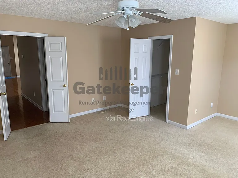 30 Courtyard Ln #30 — Photo 13