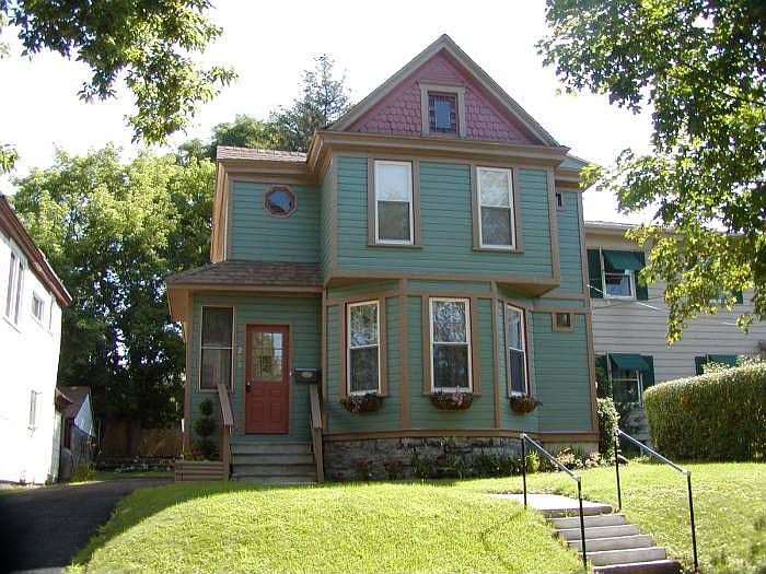 1st image of 203 Sedgwick St