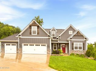 137 Black Oak Dr, Oak Ridge, TN 37830