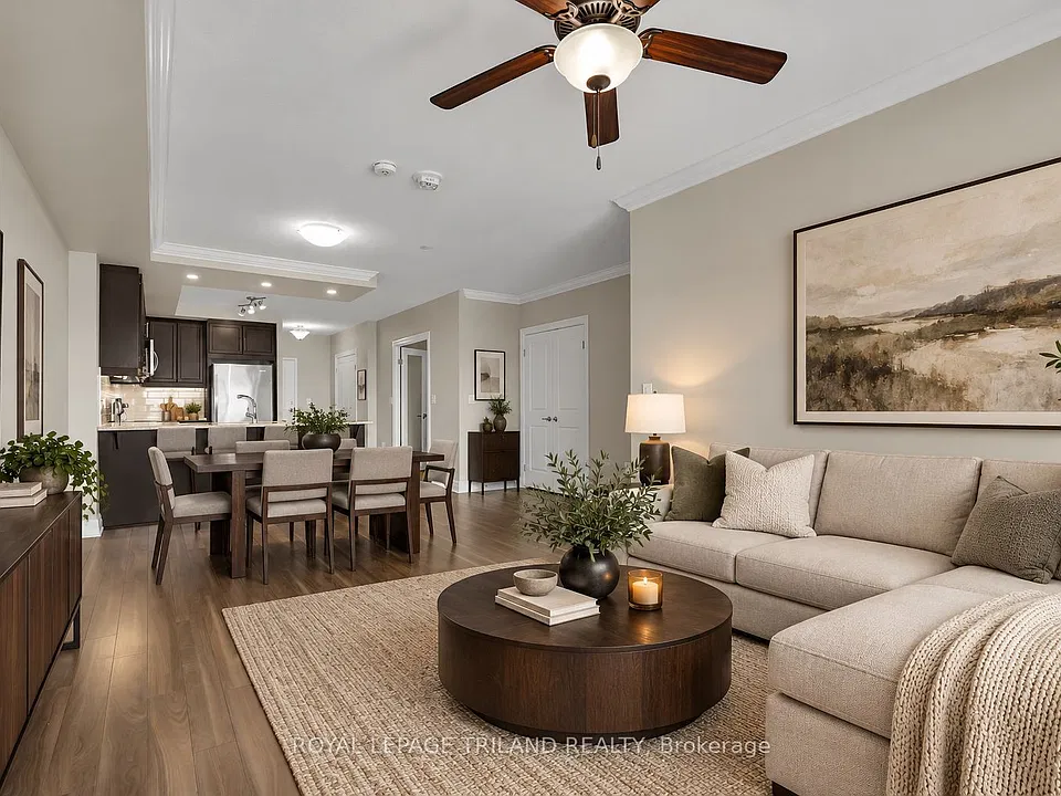 260 Villagewalk Blvd #801