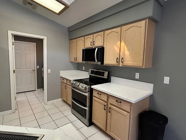 2413 Jacob Row — Photo 10