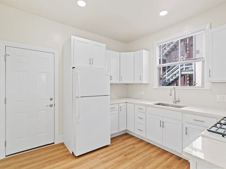 Merritt Avenue Apartments