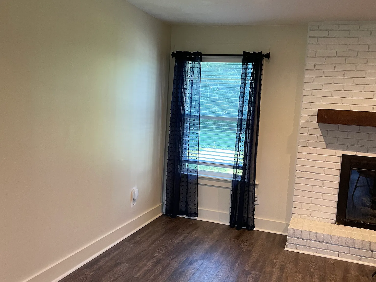 3 bed, 2036 sqft, $2,700 — Photo 3