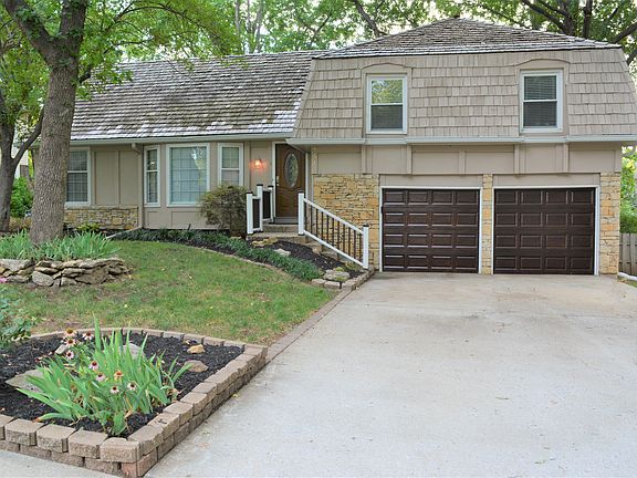 2nd image of 7512 W 98th Ter