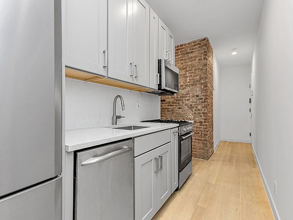 3rd image of 141 2nd Ave #2R
