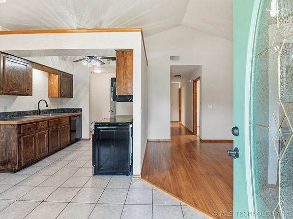 3rd image of 24 Natalie Ln