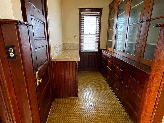 3rd image of 212 Ideal St