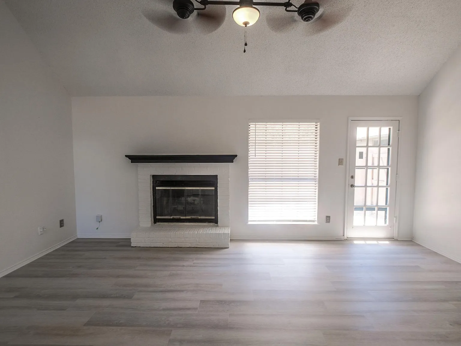 2 bed, 1600 sqft, $2,155 — Photo 4