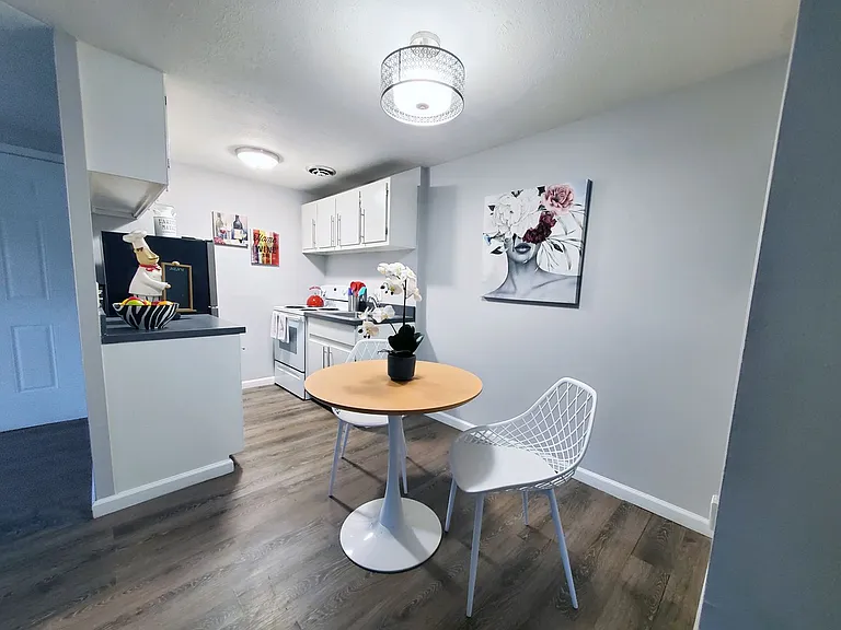 Smartland Parkwood Manor Apartments — Photo 6