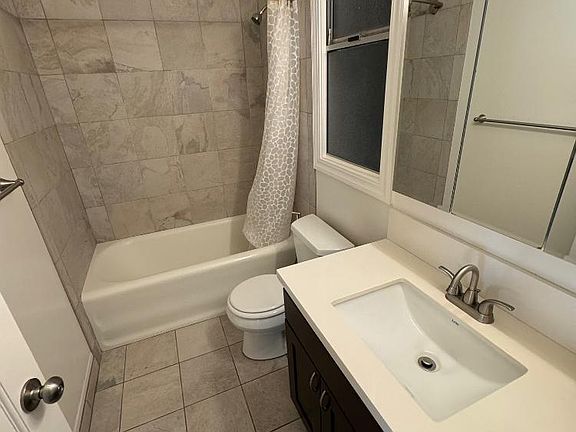 4th image of 1000 Powell St APT 24