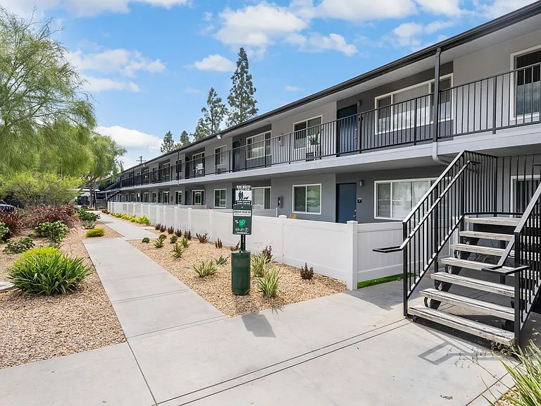 The Circle Apartments at Long Beach — Photo 31