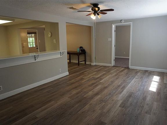 3rd image of 4118 Scenic Dr