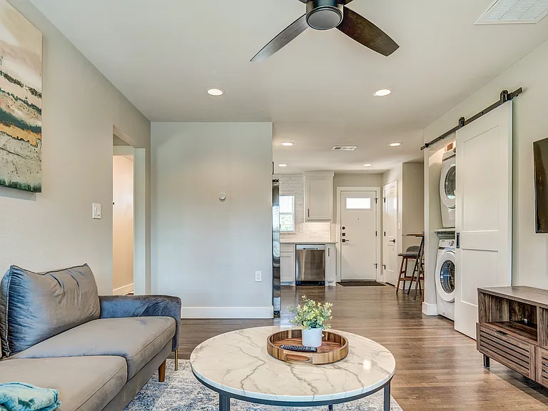 2114 Tucker St — Photo 13