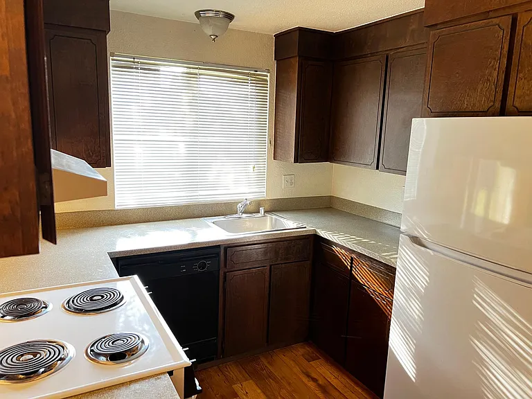 136 McKean Ct #4 — Photo 6