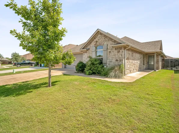 305 Jacinth Ln, Granbury, TX 76049