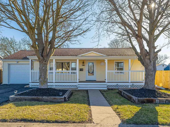 202 Limit St, Lincoln, IL 62656