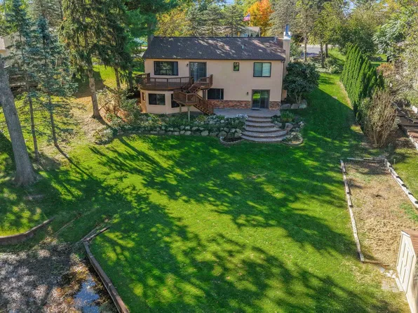 3330 Benstein Rd, Commerce Township, MI 48382