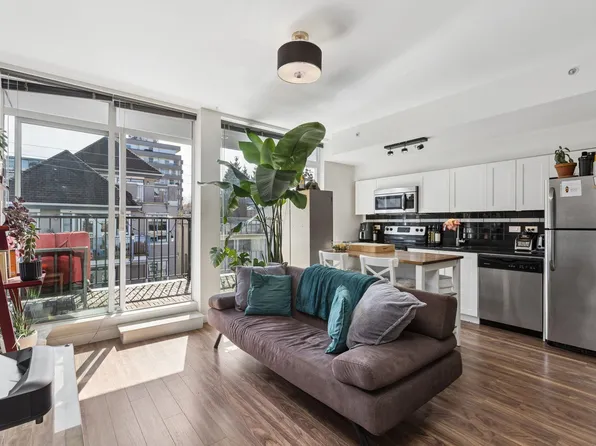 2511 Quebec St #406, Vancouver, BC V5T 0B6
